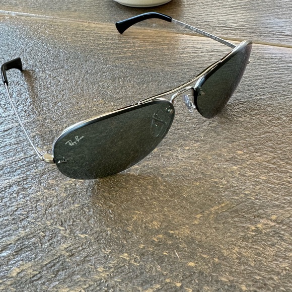 Ray-Ban Mirrored Aviator Sunglasses- Brand new, no visible scratches! Silver - Picture 3 of 3